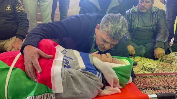 تشييع مُسن فلسطيني قتله الجيش الإسرائيلي وواشنطن تستوضح تل أبيب