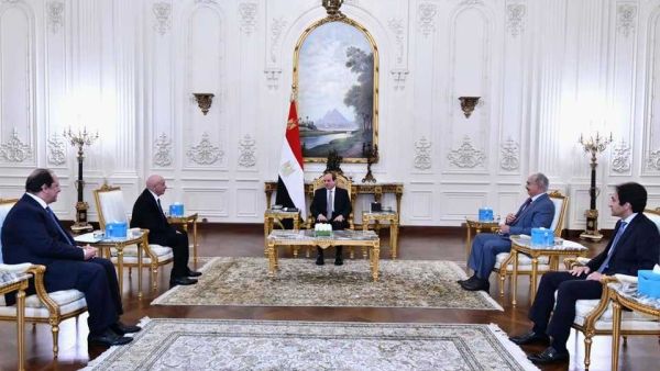 السيسي يستقبل حفتر 