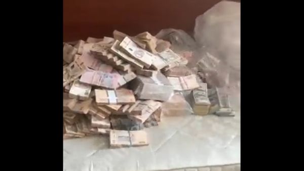 العثور على مبالغ ضخمة في منزل نائب وزير الدفاع الاوكراني المتهم بالفساد