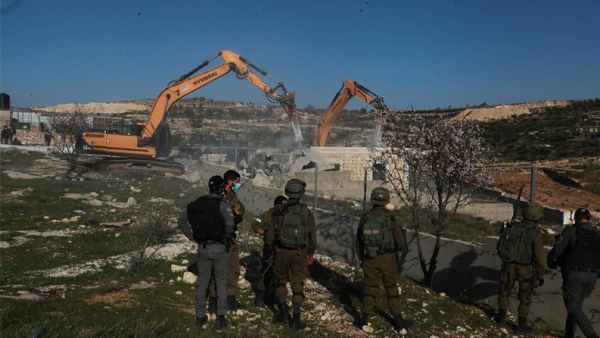الجيش الاسرائيلي يهدم منشآت سكنية جنوبي الضفة