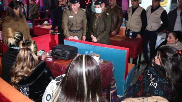 حملة امنية على ملاهي بغداد بعد فيديو الطفل والراقصة (صور)