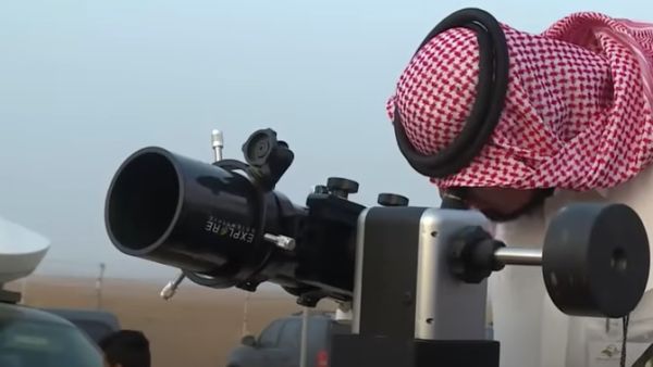 صلاة الجمعة يوم العيد .. جدل متجدد وخلاف متواصل