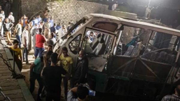 39 قتيلا وجريحا في مجزرة مرورية في مصر