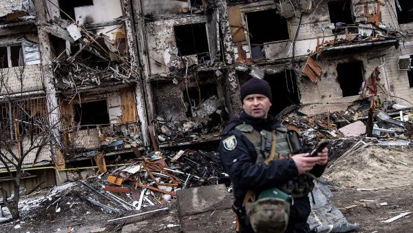 الجيش الروسي يحكم حصار كييف والمدينة "على شفا كارثة إنسانية"