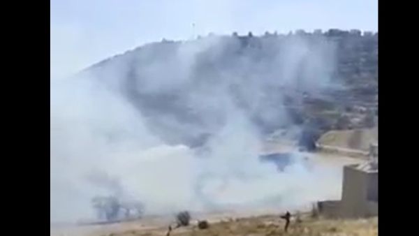 الجيش الإسرائيلي يحرق أراضي بلدة فلسطينية قرب نابلس