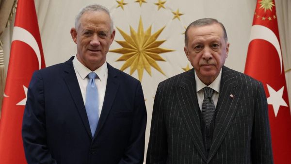 غانتس يبحث مع إردوغان طرد حماس من تركيا