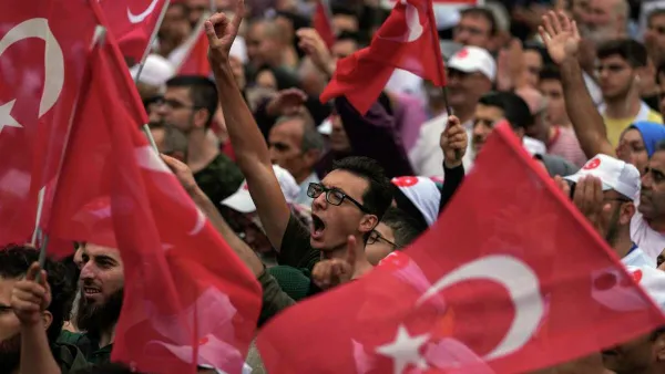 الالاف يتظاهرون في تركيا للمطالبة بحظر انشطة المثليين جنسيا