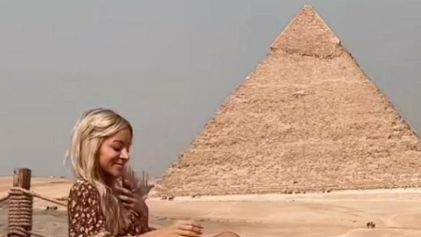 سائحة تتعرى أمام تمثال أبو الهول وبيان رسمي يكشف التفاصيل