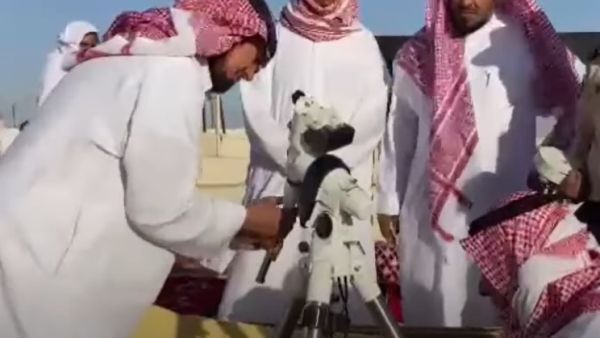 الهلال وُلد في سماء السعودية ورؤيته ممكنة من تمير وسدير