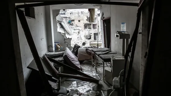 غارات روسية تطال مستشفيين بريف حلب