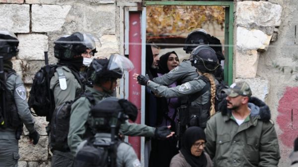 إسرائيل تُخطر عائلة مقدسية بطردها من منزليها في الشيخ جراح