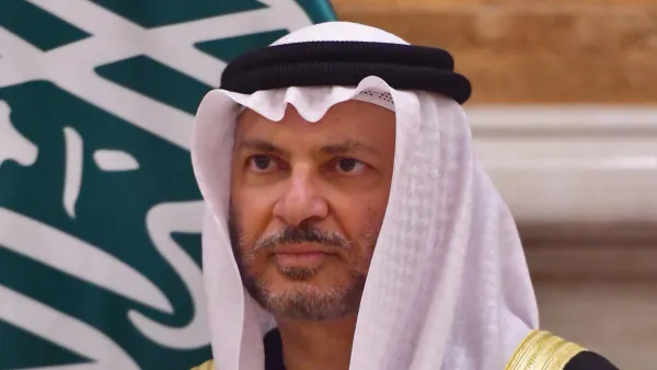 أنور قرقاش