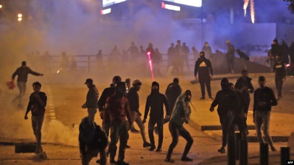 قوات الامن تشتبك مع موالين لحزب الله وحركة أمل وسط بيروت