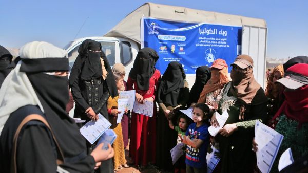 لبنان يحمل النازحين السوريين مسؤولية "الانتشار الواسع" للكوليرا في البلاد