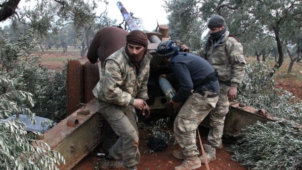 معارك عنيفة بين قوات النظام والفصائل المقاتلة في سراقب