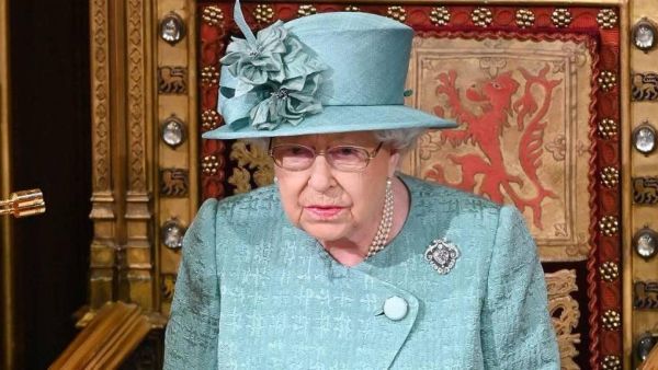 الملكة اليزابيث الثانية