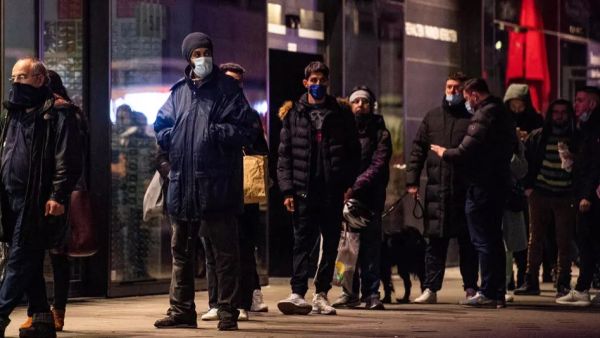 قيود جديدة في أوروبا بعد وصول اصابات كورونا لمستويات مقلقة مع اقتراب الميلاد