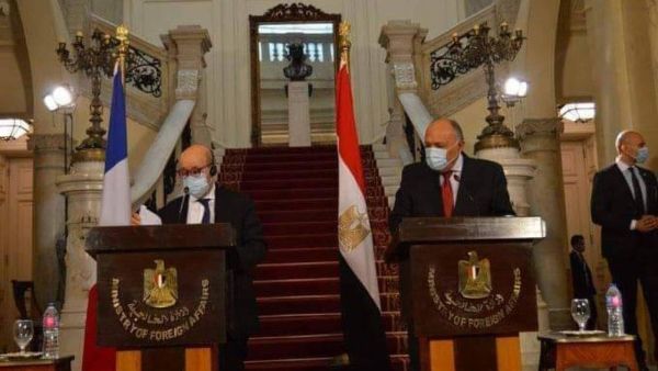 لو دريان يؤكد في القاهرة "احترام فرنسا العميق للإسلام"