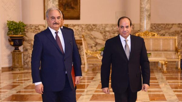 الرئيس المصري عبد الفتاح السيسي والمشير خليفة حفتر