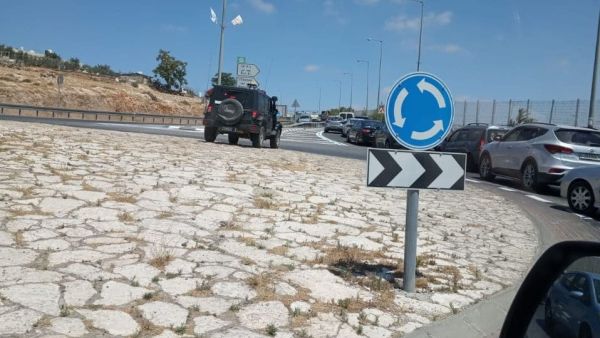 الجيش الاسرائيلي يطلق النار على فلسطينية بزعم محاولتها تنفيذ عملية دهس وطعن