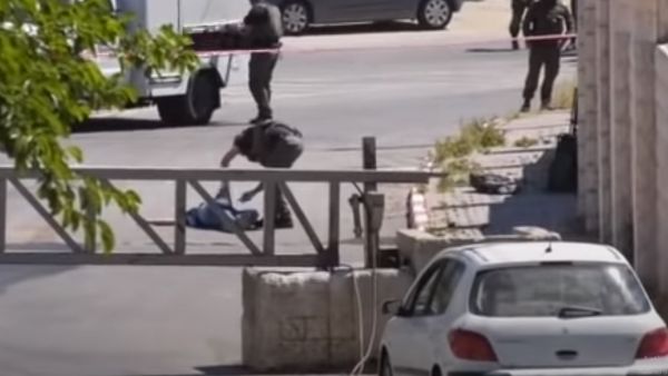 الجيش الإسرائيلي يقتل فلسطينيًا في الخليل بزعم محاولته تنفيذ عملية طعن