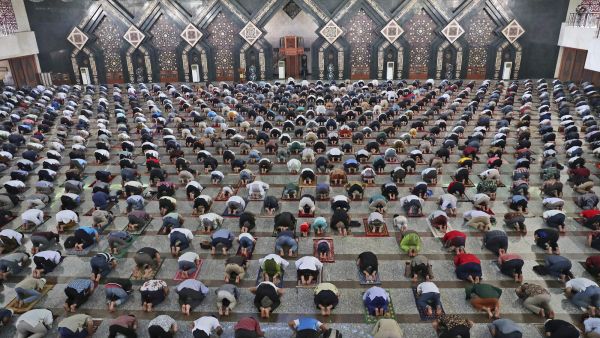 إقامة صلاة الجمعة بمساجد جاكرتا للمرة الاولى منذ شهرين