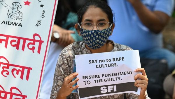 400 رجل يتناوبون على اغتصاب طفلة في الهند