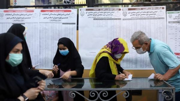 إغلاق الصناديق في انتخابات إيران وتمديد التصويت ببعض المراكز
