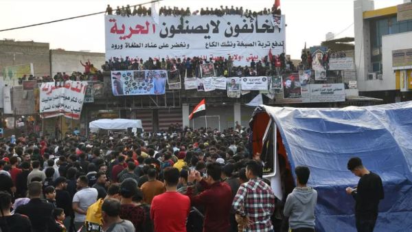 تجدد التظاهرات بالعراق عقب أسبوع من الصدامات الدامية بين المحتجين وأنصار الصدر