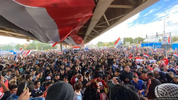 الاف المحتجين في ساحة التحرير