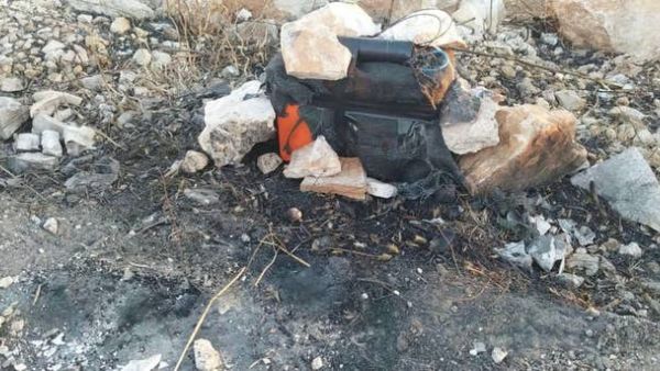 احدى العبوات المتفجرة التي تمكن اهالي قرية كفر قدوم من تصويرها قبل ان يأتي الجنود الاسرائيليون ويزيلوها من المكان