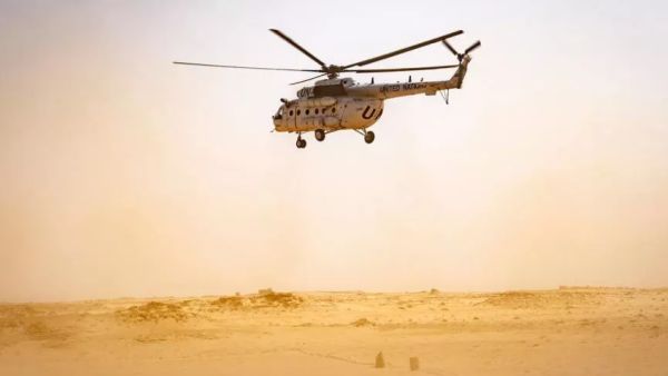 مروحية تابعة للقوات الدولية في الصحراء الغربية (مينورسو) في منطقة الكركرات الحدودية مع موريتانيا