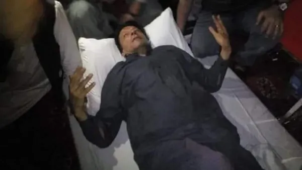 إصابة عمران خان في إطلاق نار خلال تجمّع سياسي 