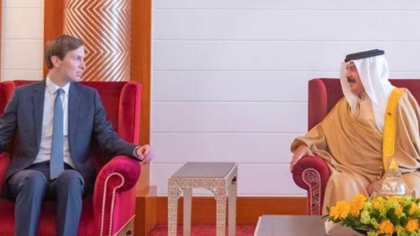 كوشنر يجتمع مع عاهل البحرين الملك حمد بن عيسى آل خليفة في المنامة