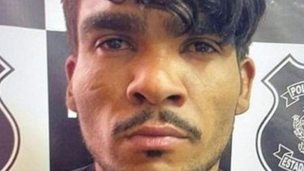 تبث وسائل الإعلام البرازيلية باستمرار صورة باربوسا ذي الشارب واللحية الخفيفة والخلاسي صاحب النظرات الخطرة.