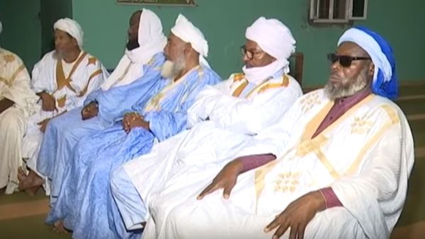 علماء وائمة موريتانيا يستمعون الى توبة ساب الرسول