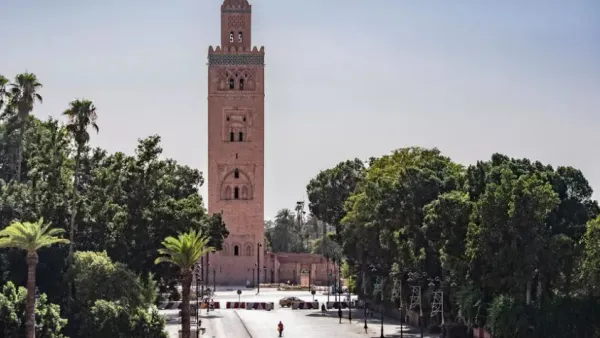ساحة جامع الفناء الشهيرة في مراكش خالية