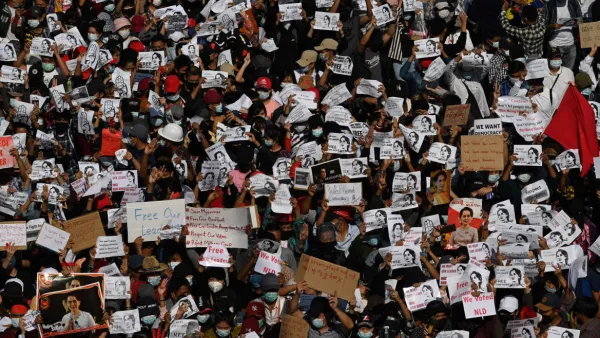 تظاهرات حاشدة في بورما لليوم الخامس رفضا للانقلاب