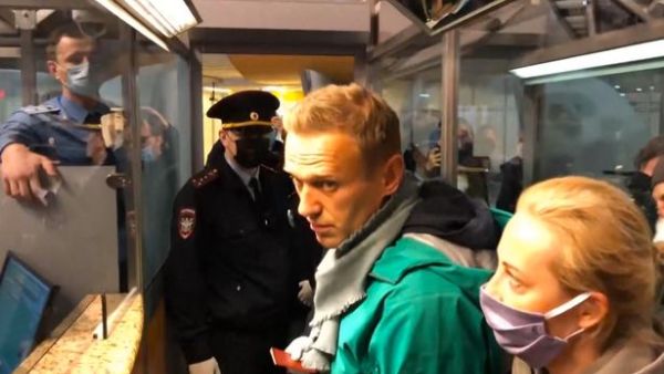 السلطات الروسية تعتقل المعارض نافالني فور عودته من ألمانيا