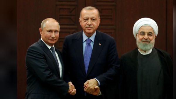 من اليسار: الرؤساء الروسي فلاديمير بوتين والتركي طيب أردوغان والإيراني حسن روحاني