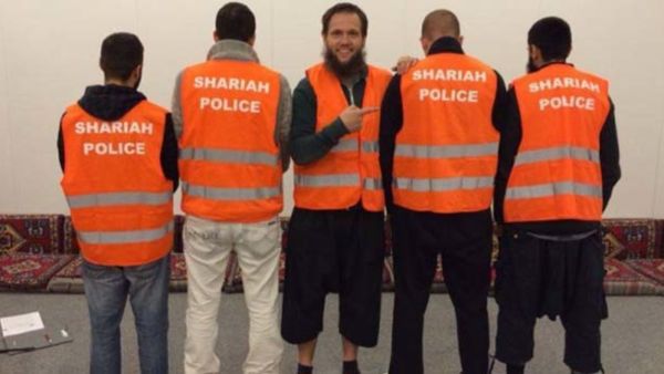 اعضاء “شرطة الشريعة" الاسلامية في المانيا