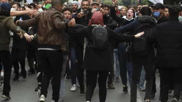 يتقدمها الطلاب.. تظاهرات حاشدة في الجزائر رغم منع المسيرات