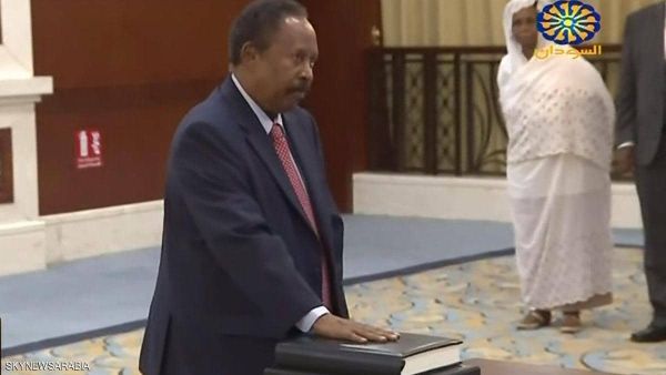عبد الله حمدوك يؤدي اليمين رئيسا لوزراء الحكومة المؤقتة في السودان