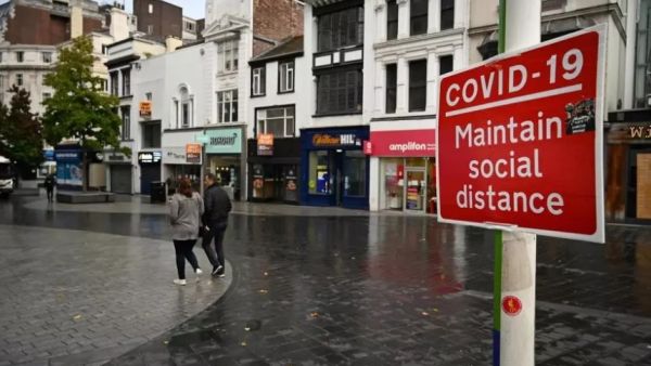 إنكلترا تعيد فتح المستشفيات الميدانية مع عودة ظهور كورونا