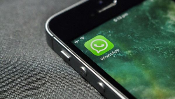 اضطر التطبيق التابع لشركة فيسبوك إلى ابلاغ مستخدميه أن هواتفهم قد تكون تعرضت لفيروس