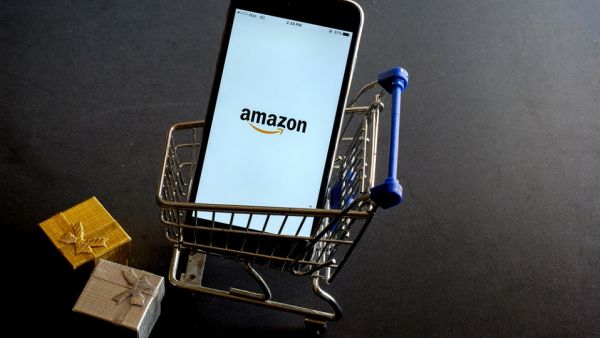 Amazon Cuts Shipping Fees for Small Items to Israel