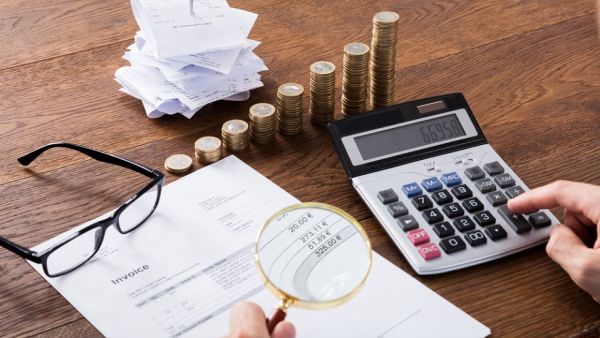 State departments seem to be continuing the replacement policy in various fields, hiring more Kuwaiti advisors specialized in IT systems to replace expats.