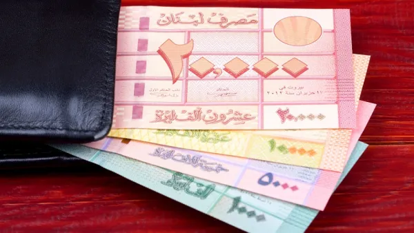البنوك لم تعد تسمح لهم بتحويل أموالهم بالليرة اللبنانية إلى دولارات لدفع تكاليف الشحنات من الخارج.