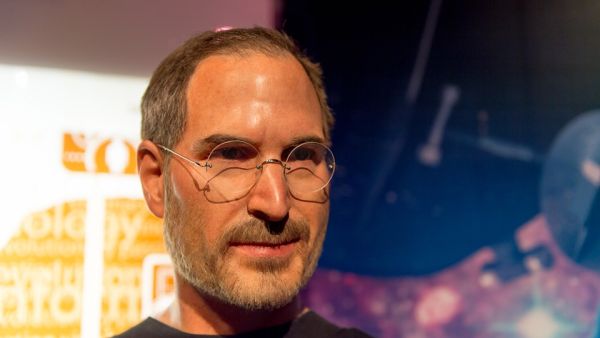 Late Steve Jobs was a master at keeping employees motivated and working long hours, Bill Gates says.