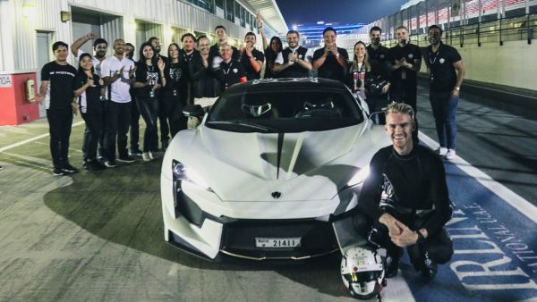  W MOTORS تُعلن عن شراكتها مع أوليفر ويب- السفير الجديد لعلامتها التجارية في مضمار سباق السيارات بدبي